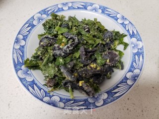 蒸胡萝卜丝芹菜叶木耳步骤7