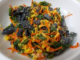 蒸胡萝卜丝芹菜叶木耳步骤10