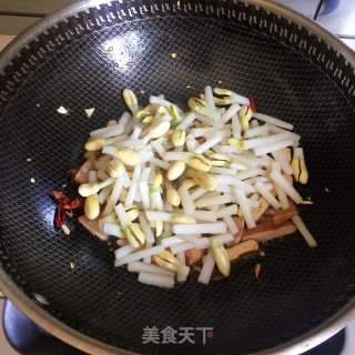 花生芽炒香干步骤5