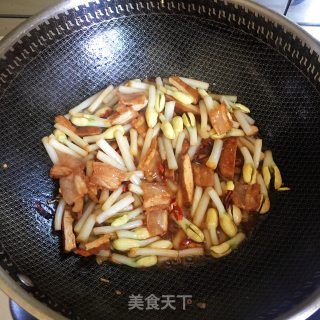 花生芽炒香干步骤6