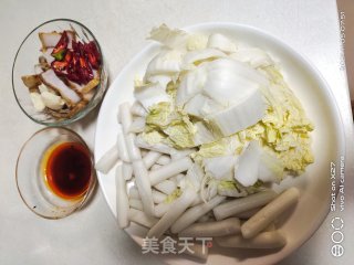 五花肉白菜炒年糕步骤1