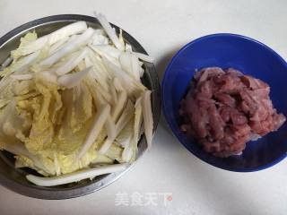 瘦肉炒白菜梗步骤1 瘦肉炒白菜梗步骤1