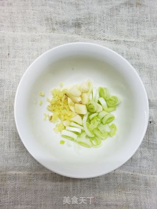 美味减脂酱爆素三丁步骤3
