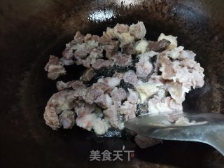 牛腩炖萝卜步骤2