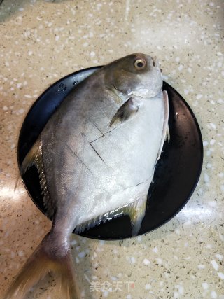 豆豉炖鲳鱼步骤1