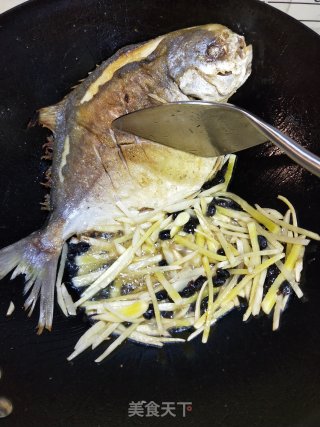 豆豉炖鲳鱼步骤5