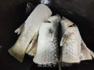 铁锅炖梭鱼步骤4
