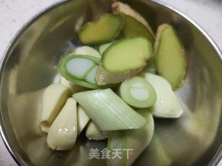 铁锅炖梭鱼步骤3