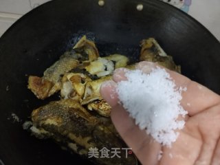 铁锅炖梭鱼步骤13
