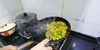 青西红柿炒辣椒步骤9