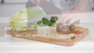 几百万人点赞的豆腐白菜煲，没想到多一步骤竟这么香，太适合天冷步骤1