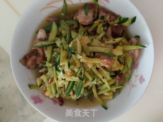 五花肉炒嫩南瓜步骤5