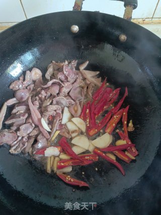 鸡杂木耳红薯粉步骤4