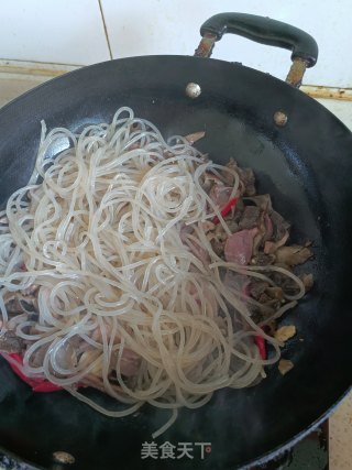 鸡杂木耳红薯粉步骤6