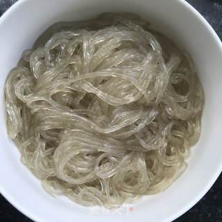 黄豆芽炖粉条步骤2