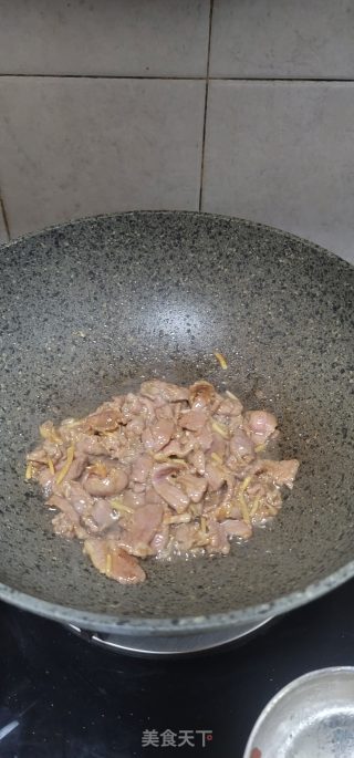 牛肉黑木耳烧番茄步骤4