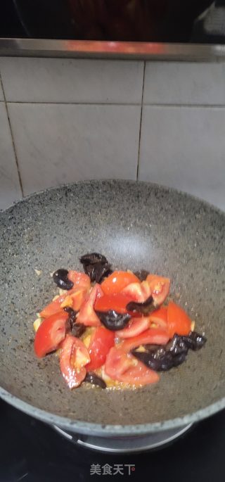牛肉黑木耳烧番茄步骤5