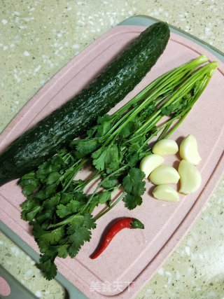 黄瓜拌牛肉 步骤1