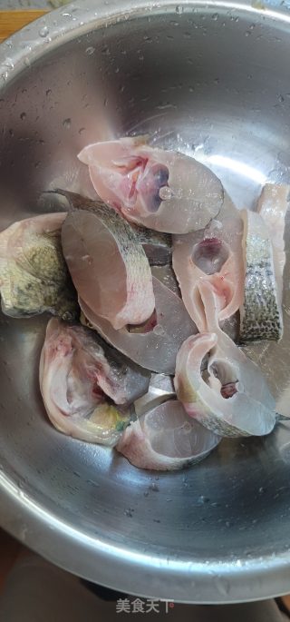 煎焗鲈鱼步骤2