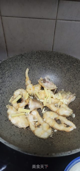 煎焗鲈鱼步骤7