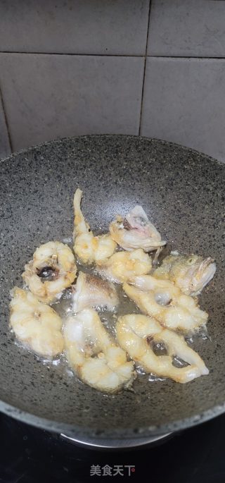 煎焗鲈鱼步骤6