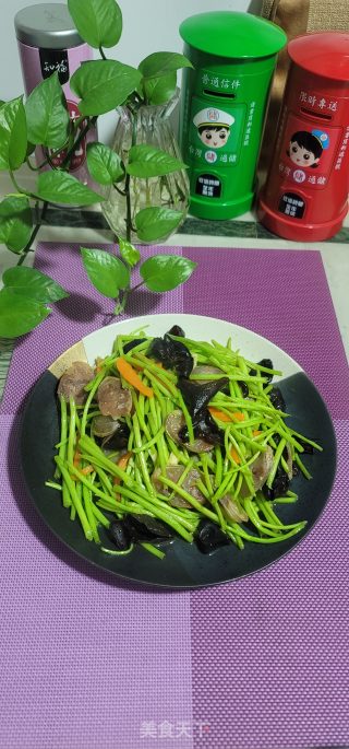 腊肠黑木耳炒芦蒿步骤8