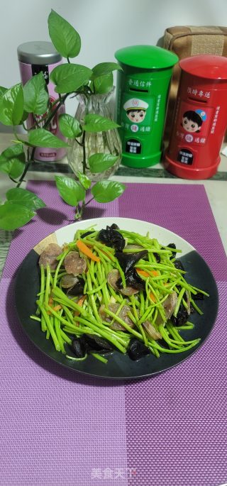 腊肠黑木耳炒芦蒿步骤9
