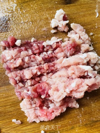 肉末扒菠菜步骤2