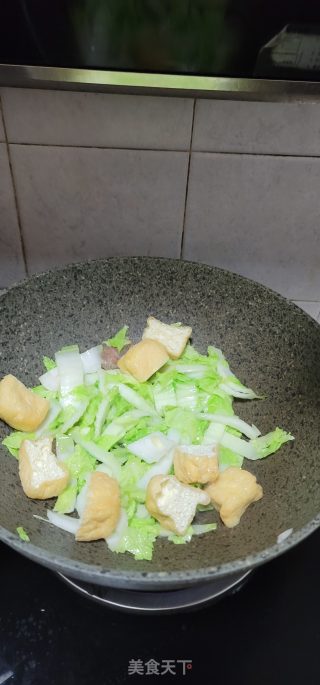 白菜油豆腐炖粉皮步骤4