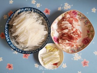 五花肉炒白萝卜步骤2