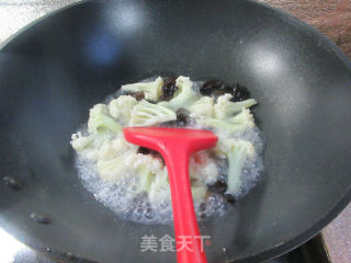 黑木耳圆蛤肉烩花菜步骤5