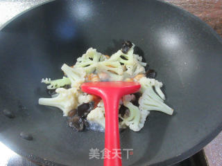 黑木耳圆蛤肉烩花菜步骤6
