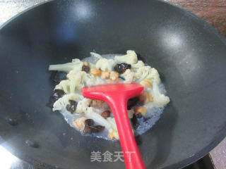 黑木耳圆蛤肉烩花菜步骤9