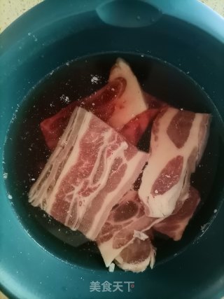 青椒洋葱炒牛仔骨步骤2
