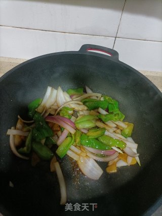 青椒洋葱炒牛仔骨步骤10