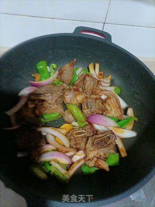 青椒洋葱炒牛仔骨步骤11
