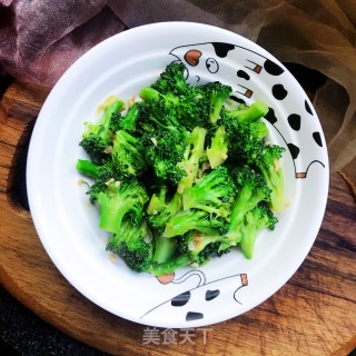 核桃油炒西兰花步骤8