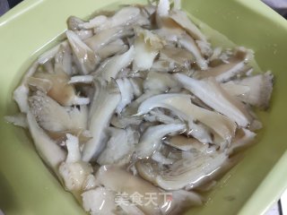 肉片炒蘑菇步骤2 肉片炒蘑菇步骤2