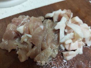 肉片炒蘑菇步骤1 肉片炒蘑菇步骤1