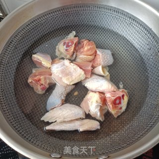 板栗芋头烧鸡公步骤2