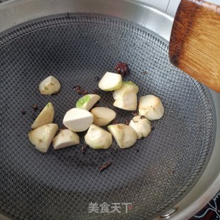 板栗芋头烧鸡公步骤9