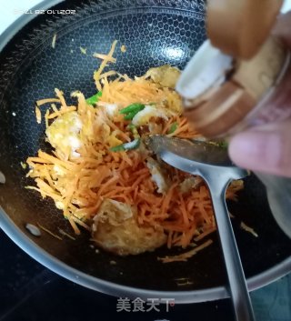 红萝卜炒鸡蛋步骤8