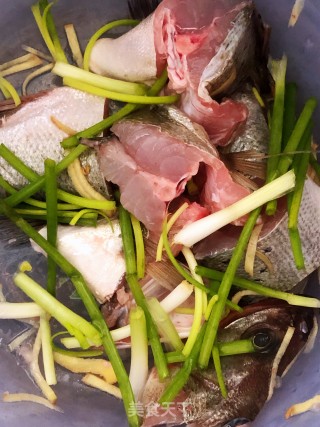 鱼焖豆腐步骤1