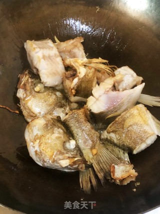 鱼焖豆腐步骤3