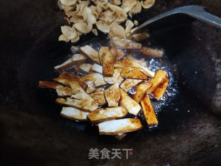 油渣炒香干步骤3 油渣炒香干步骤3