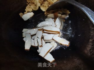 油渣炒香干步骤2 油渣炒香干步骤2