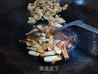 油渣炒香干步骤4 油渣炒香干步骤4