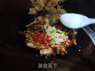 油渣炒香干步骤6 油渣炒香干步骤6