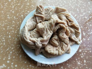 青椒炒肥肠步骤1