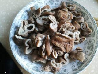 青椒炒肥肠步骤4